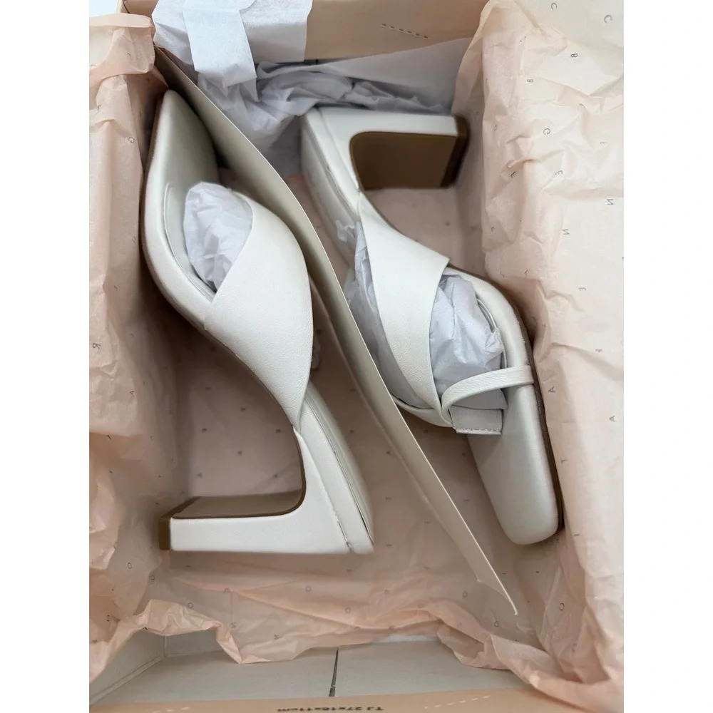 BCBGeneration Flian White Leather Thong Block Heel Sandals Cloud Dancer‎ 6.5M